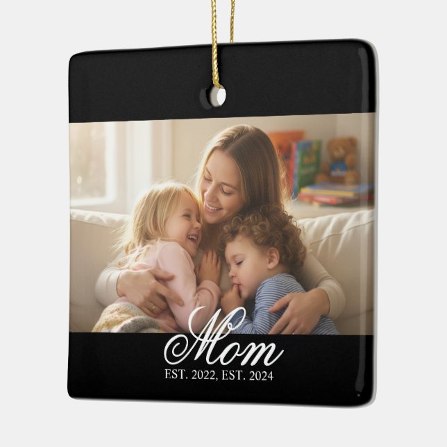 Mom Established White Elegant Script Photo Keramikornament (Links)