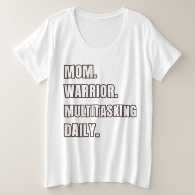 Mom Gift 2026 Mom Warrior Multitasking Daily White Große Größe T-Shirt (Design vorne)