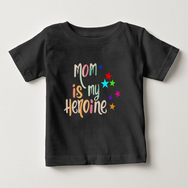 Mom is my heroine baby t-shirt (Vorderseite)