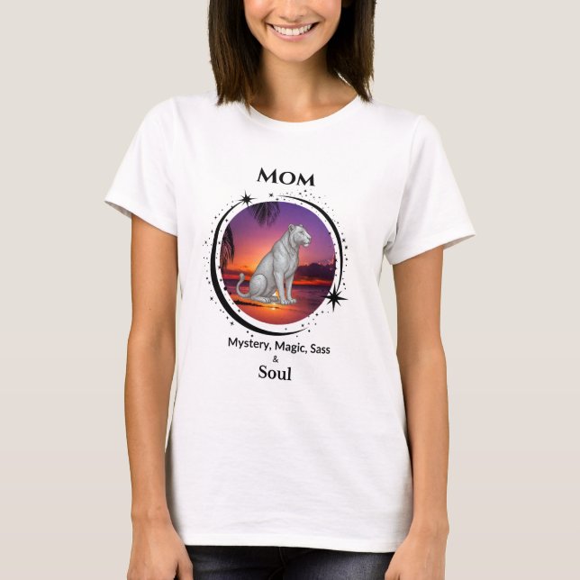 Mom Is Mystery Magic Sass & Soul T-Shirt Lioness (Vorderseite)