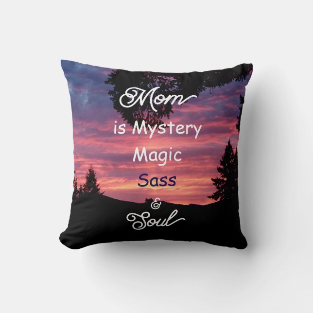 Mom is Mystery, Magic, Sass & Soul Throw Pillow Kissen (Vorderseite)