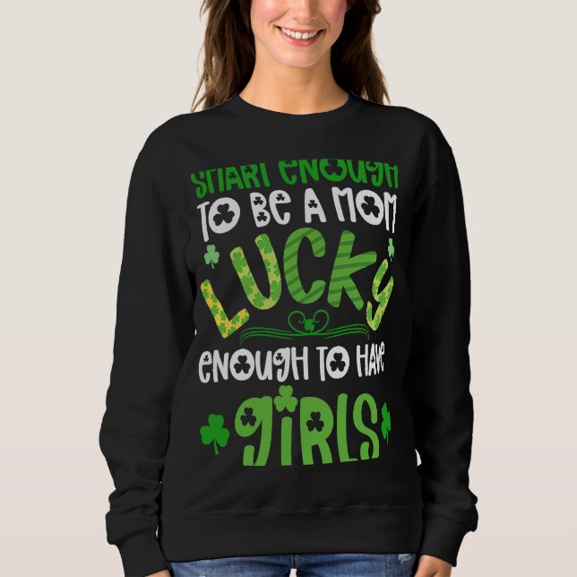 Mom Of Girls St Patricks Day  For Girl Mama Lucky  Sweatshirt (Vorderseite)