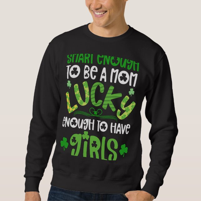 Mom Of Girls St Patricks Day  For Girl Mama Lucky  Sweatshirt (Vorderseite)