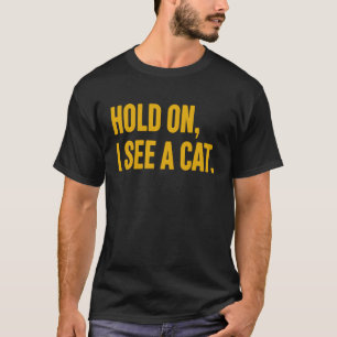 Moment, ich sehe eine Katze Sarcastische Redewendu T-Shirt