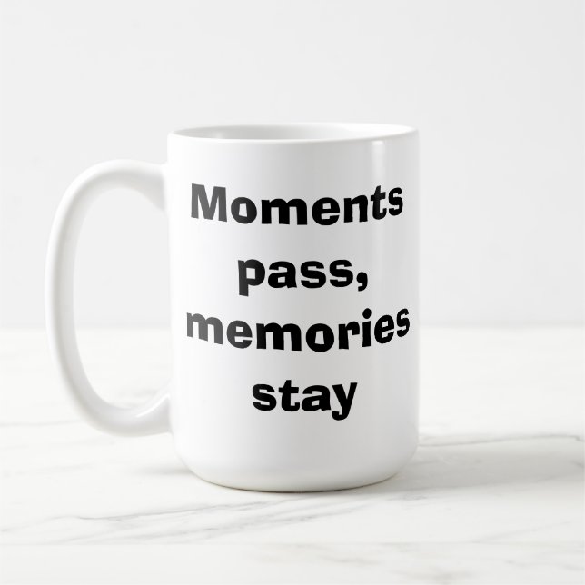 Moments Pass, Memories Stay – Minimalist Quote Cla Kaffeetasse (Links)