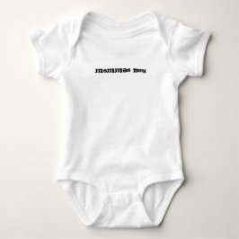 Mommas Anzug für den Jungen besteht aus einem Stüc Baby Strampler