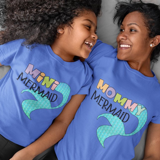 Mommy and Mini Mermaid Matching Parent & Kid Mama T-Shirt (Von Creator hochgeladen)