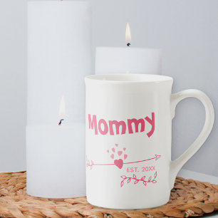 Mommy Est 20xx - Herz und Pfeile in zwei Ton Rosa Prozellantasse
