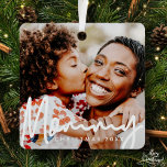 Mommy Foto Weihnachtsfeiertag Moderne Moderne Eleg Ornament Aus Metall<br><div class="desc">Design besteht aus modernem,  schicken Typografie mit Sans Serif und Serif Schriftart. Fügen Sie ein benutzerdefiniertes Foto von Mami und Jahr hinzu.</div>