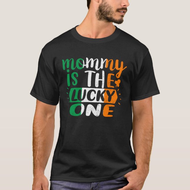 Mommy Is The Lucky One St Patricks Day Irish Flag T-Shirt (Vorderseite)