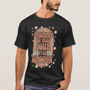Mommy Mama 4. Geburtstag Vier mal Groovy Retro Bda T-Shirt