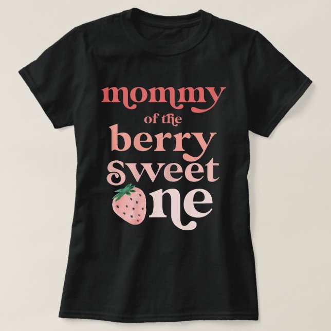 Mommy of the Berry Sweet One Strawberry First Birt T-Shirt (Design vorne)