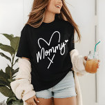 Mommy Simple Modern Script Typografy Heart<br><div class="desc">Mommy Simple Modern Script Typografy Heart Women's Fashion T - Shirt Top enthält den Text "Mommy" in einer lustigen modernen Drehbücher Typografie Akzente niedliche Herzen. Perfekt als Geschenk für Mama zum Geburtstag,  Weihnachten,  Muttertag und vieles mehr. Von Evco Studio entworfen www.zazzle.com/store/evcostudio</div>