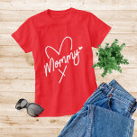 Mommy Simple Modern Script Typografy Heart T-Shirt<br><div class="desc">Mommy Simple Modern Script Typografy Heart Women's Fashion T - Shirt Top enthält den Text "Mommy" in einer lustigen modernen Drehbücher Typografie Akzente niedliche Herzen. Perfekt als Geschenk für Mama zum Geburtstag,  Weihnachten,  Muttertag und vieles mehr. Von Evco Studio entworfen www.zazzle.com/store/evcostudio</div>
