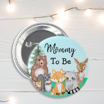 Mommy to be | Woodland Creatures Babydusche Button<br><div class="desc">Niedliche Vorzüge für die Familienmitglieder bei einer Babydusche. Mama,  Fuchs,  Raccoon,  Eichhörnchen,  Hirsch und Babydusche zu sein.</div>