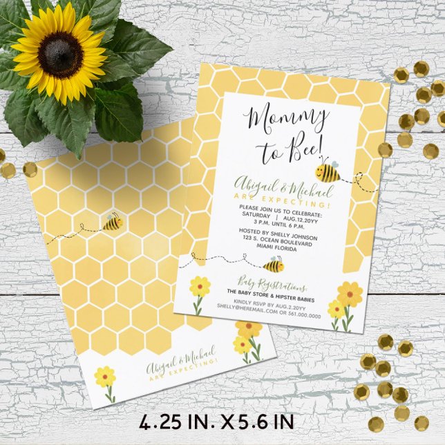 Mommy to Bee Budget Friendly Baby Shower Einladung Postkarte (Budget-Friendly Bumble Bee "Mommy to Bee" Gender-Neutral Baby Shower Invitation (4.25 x 5.6 in))