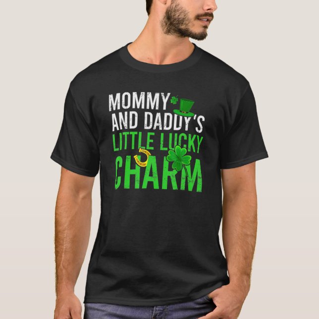 Mommy und Daddy's Little Lucky Charm St Patrick's T-Shirt (Vorderseite)