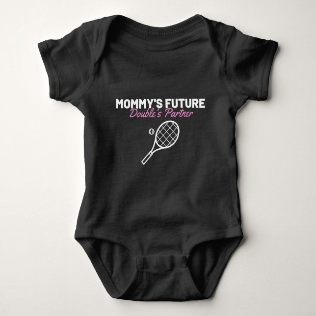 Mommy's Future Doubles Partner Tennis Quote Sprich Baby Strampler (Vorderseite)