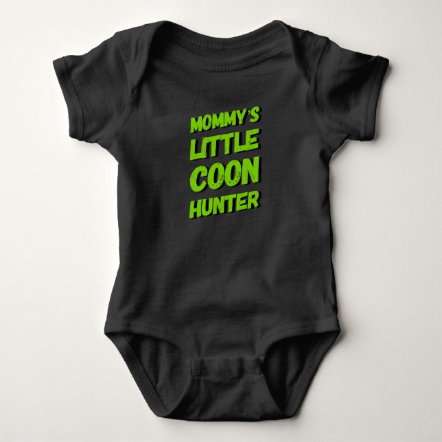 Mommy's Little Coon Hunter Baby Bodysuit Strampler (Vorderseite)