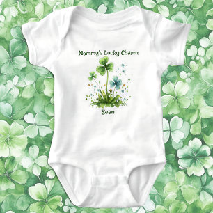 Mommy's Lucky Charm Kleeblatt St. Patricks Day Baby Strampler