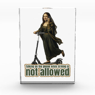 Mona Lisa on the phone  riding a kick scooter Fotoblock