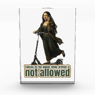 Mona Lisa on the phone  riding a kick scooter Fotoblock