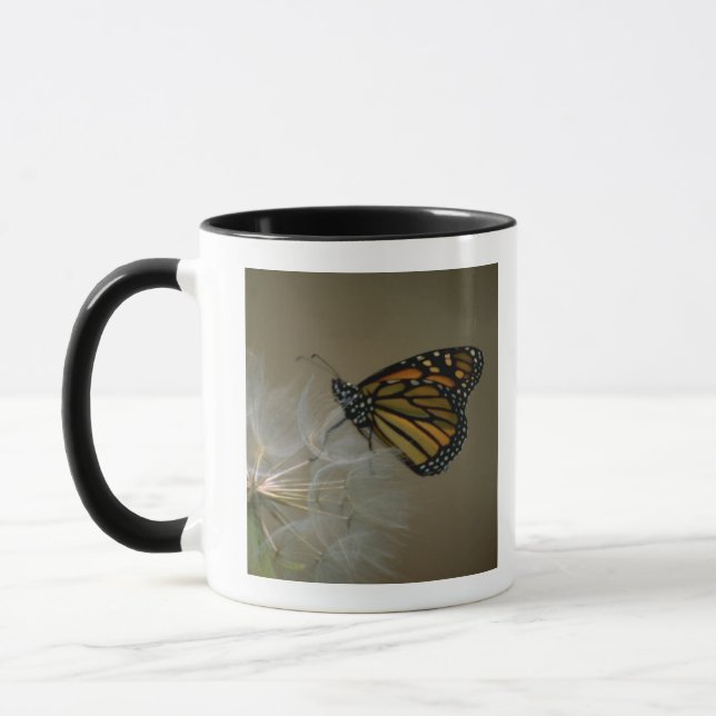 Monarch auf Löwenzahn Tasse (Links)