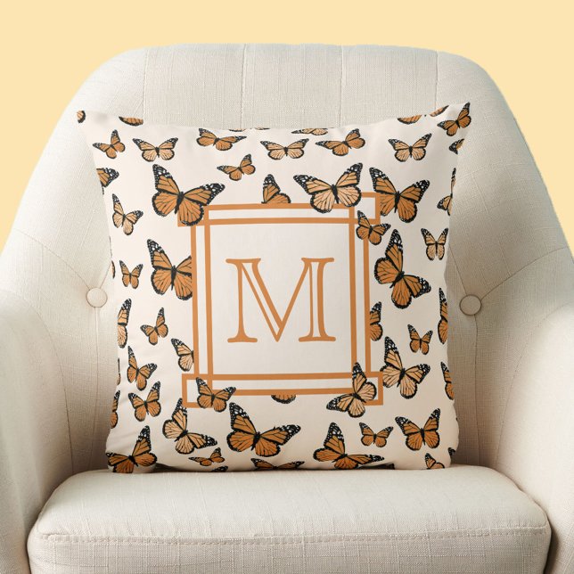 Monarch Butterfets Orange Custom Monogram Kissen (Von Creator hochgeladen)