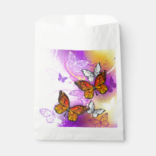 Monarch Butterflies on Purple Background Geschenktütchen