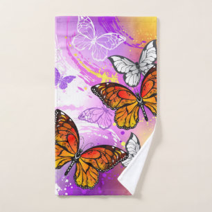Monarch Butterflies on Purple Background Handtuch