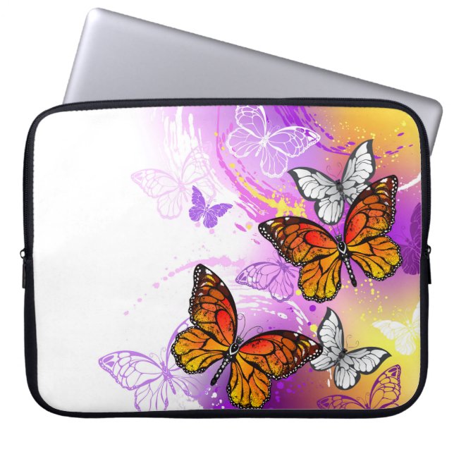 Monarch Butterflies on Purple Background Laptopschutzhülle (Vorderseite)