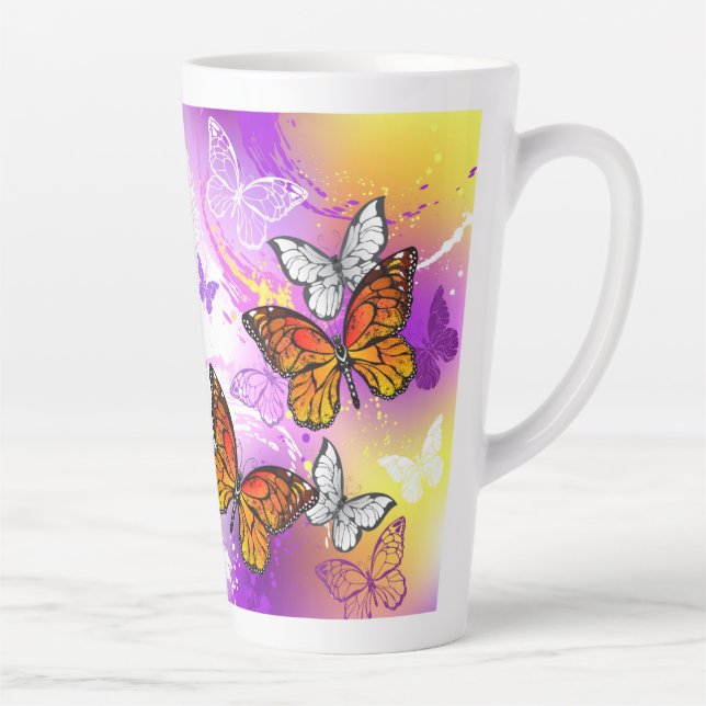 Monarch Butterflies on Purple Background Milchtasse (Rechts)