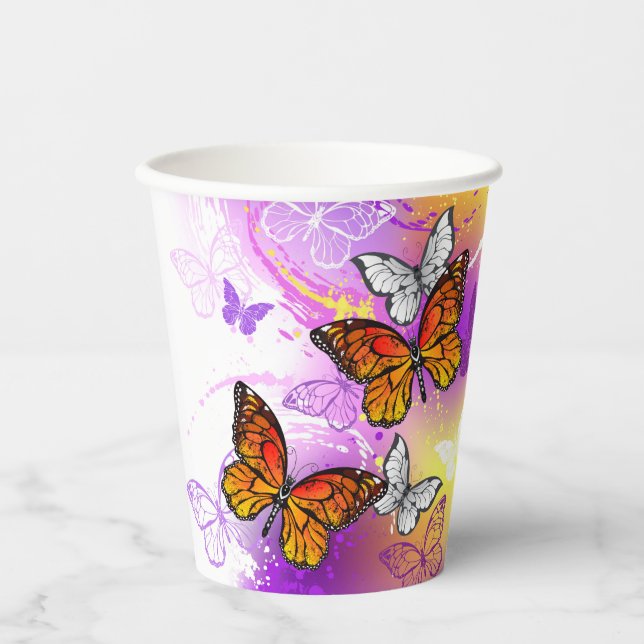 Monarch Butterflies on Purple Background Pappbecher (Vorderseite)