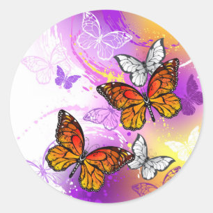 Monarch Butterflies on Purple Background Runder Aufkleber