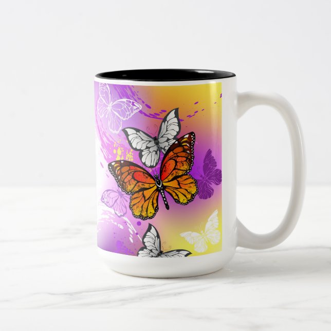 Monarch Butterflies on Purple Background Zweifarbige Tasse (Rechts)