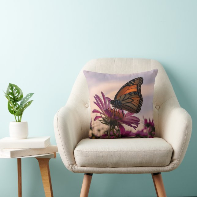 Monarch Butterfly auf Blume Kissen (Stuhl )
