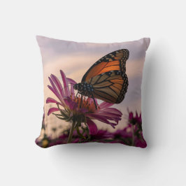 Monarch Butterfly auf Blume Kissen