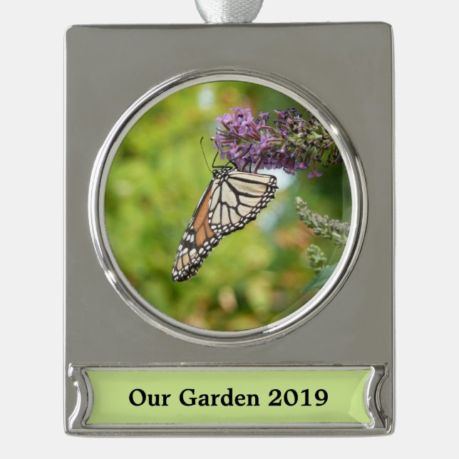 Monarch Butterfly auf Lila Schmetterling Bush Banner-Ornament Silber (Vorderseite)