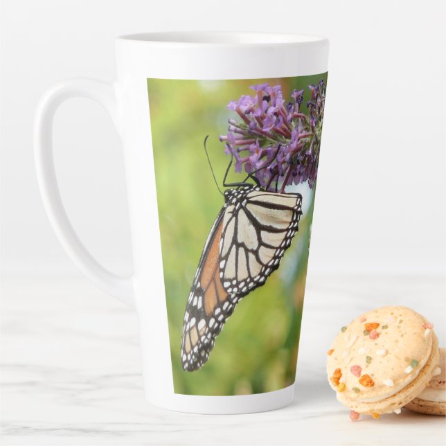 Monarch Butterfly auf Lila Schmetterling Bush Milchtasse (Beispiel)