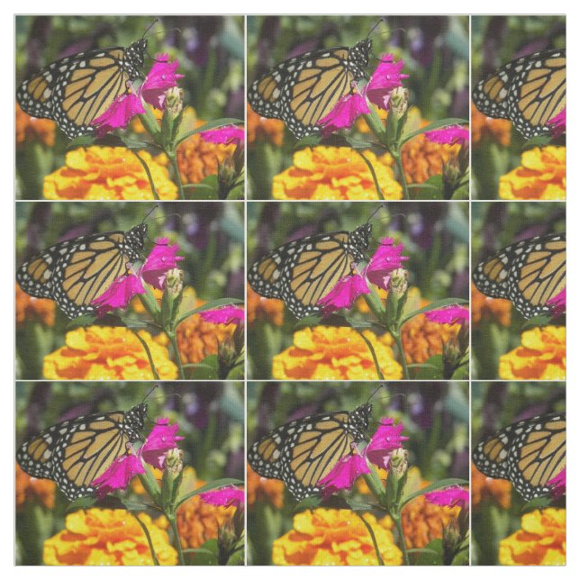Monarch Butterfly auf Rosa Stoff (Muster)