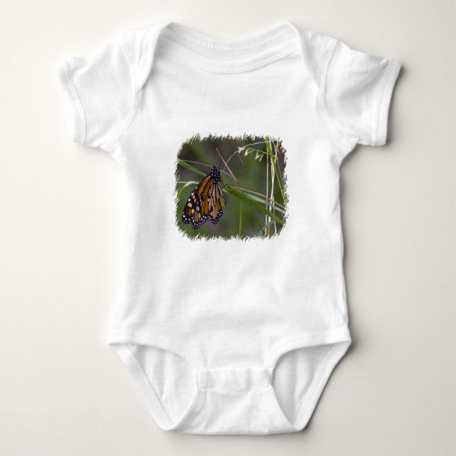 Monarch Butterfly im Gras Baby Strampler (Vorderseite)