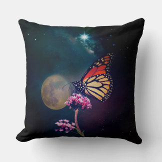 Monarch Butterfly Moon and North Star Night Sky Kissen