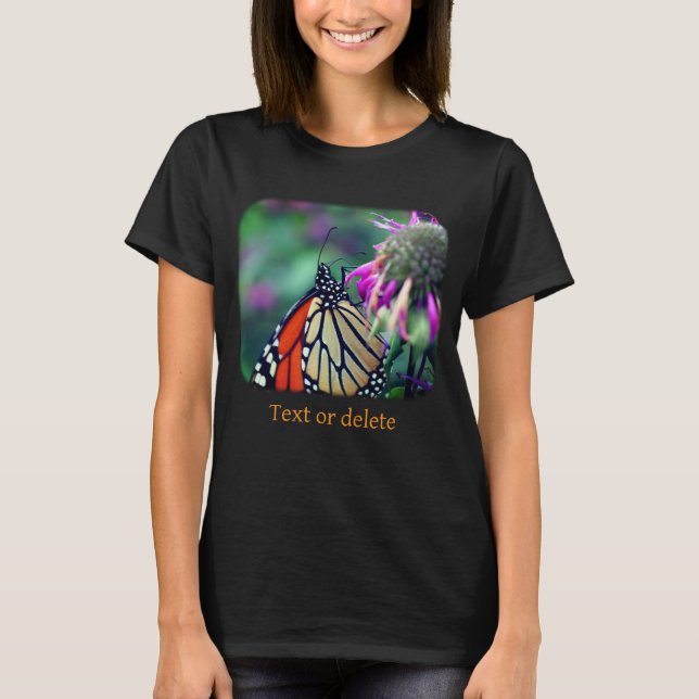 Monarch Butterfly On Flower Nature Personalized T-Shirt (Vorderseite)