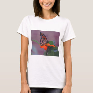 Monarch Butterfly on Mexican Sunflower(Tithonia).j T-Shirt