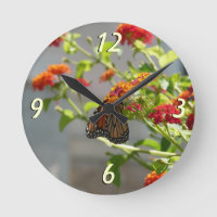 Monarch Butterfly über den Roten Schmetterling Bus