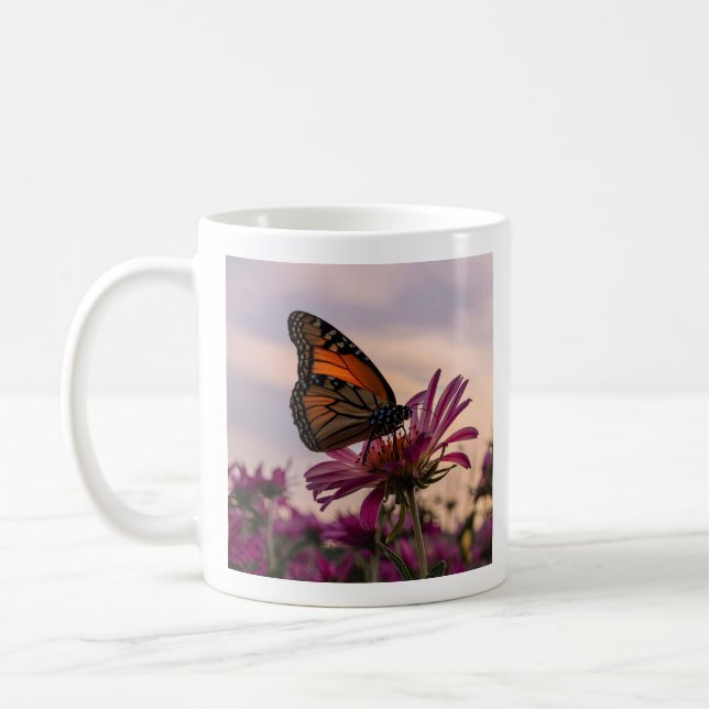 Monarchfalter auf Blüte Kaffeetasse (Links)