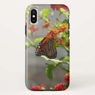 Monarchfalter auf rotem Schmetterlingsflieder Case-Mate iPhone Hülle
