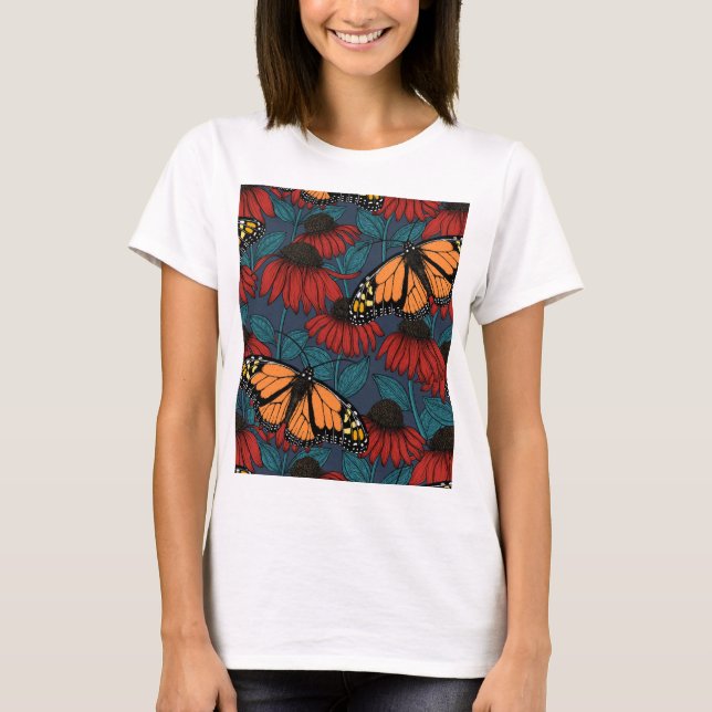Monarchschmetterling auf roten Konfektoren  T-Shirt (Vorderseite)