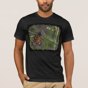 Monarchschmetterling im Grasschwarz T-Shirt