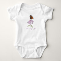 Monarchschmetterling mit Lila Kone-Blume